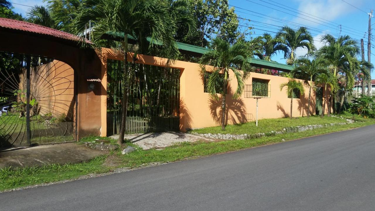 Embassy House Bed and Breakfast Puerto Jiménez Exterior foto